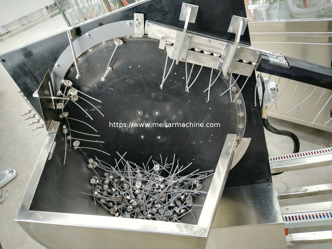 Magnet type automatic valve loading machine